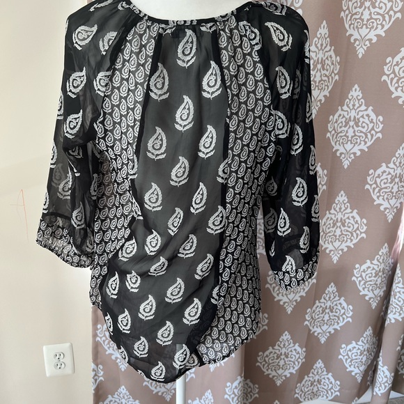 Old navy Sheer top - Picture 3 of 5